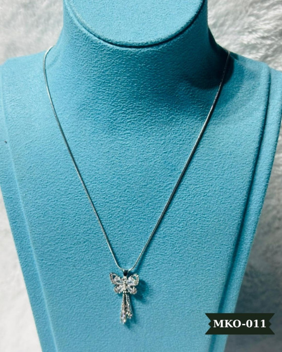 Kelebek Detaylı Çelik Kolye