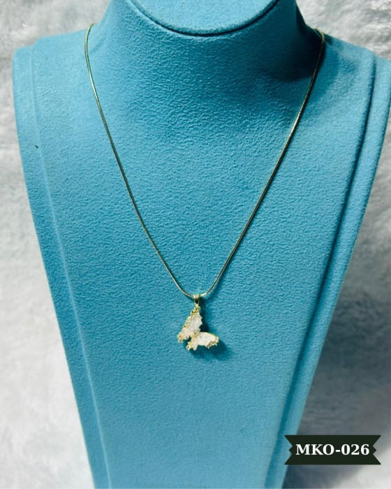 Kelebek Detaylı Çelik Kolye