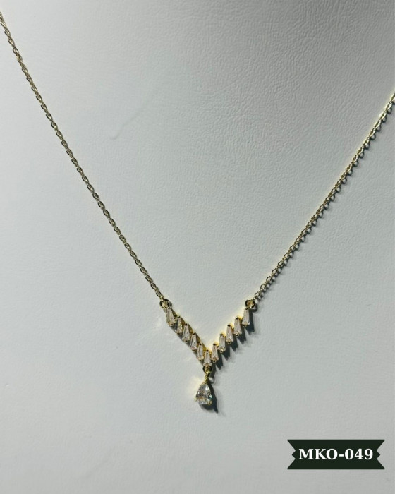 Elmas Taşlı Çelik Kolye