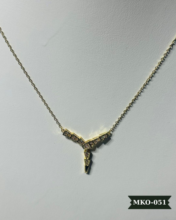 Elmas Taşlı Y Çelik Kolye