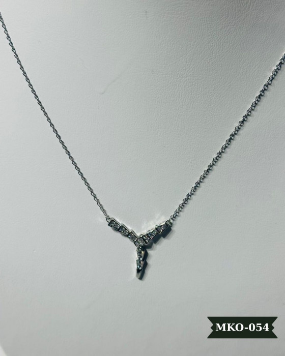 Elmas Taşlı Çelik Kolye