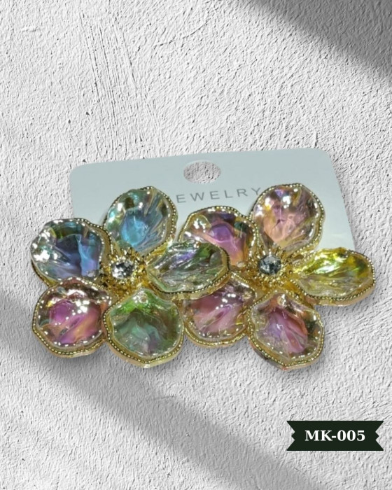 Zirkon Damla Taşlı Çiçek Detaylı Sedef Broş