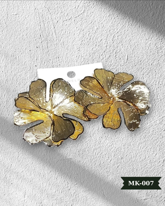 Yonca Detaylı Çelik Küpe