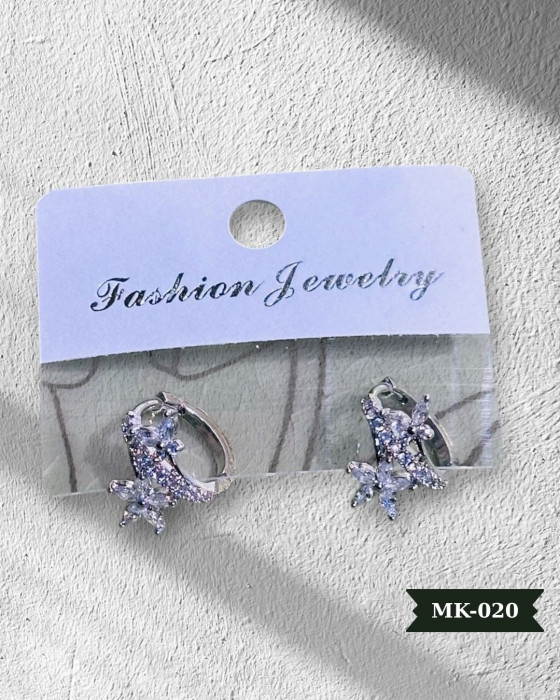 Taşlı Çiçek Detaylı Küpe